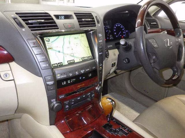 LEXUS LS600H