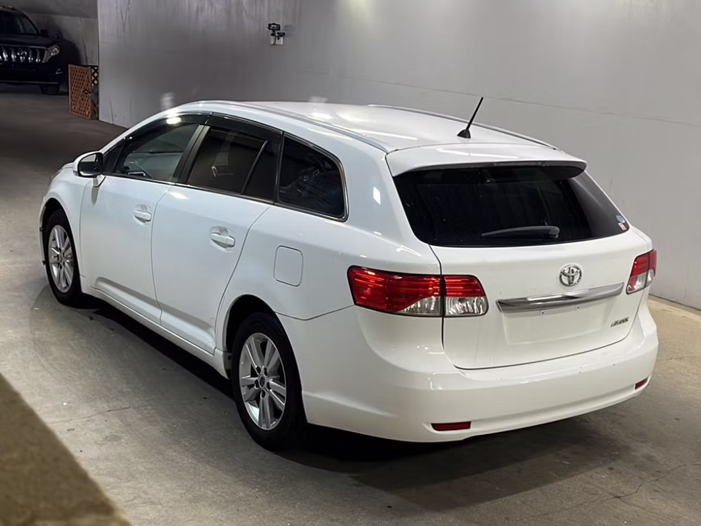 TOYOTA AVENSIS