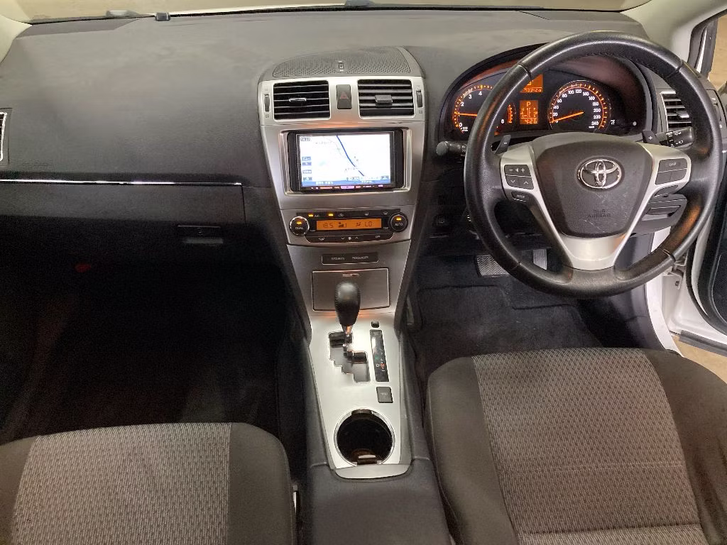 TOYOTA AVENSIS