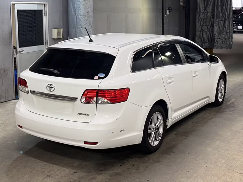 TOYOTA AVENSIS
