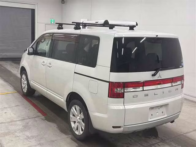 MITSUBISHI DELICA D:5