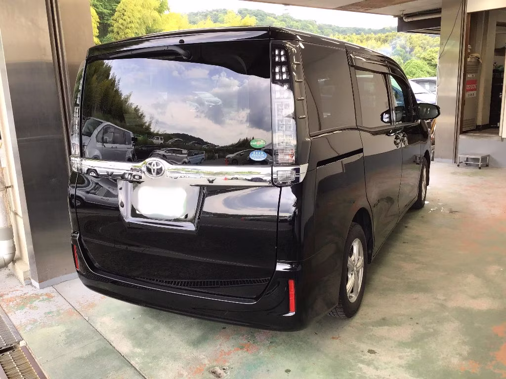 TOYOTA VOXY