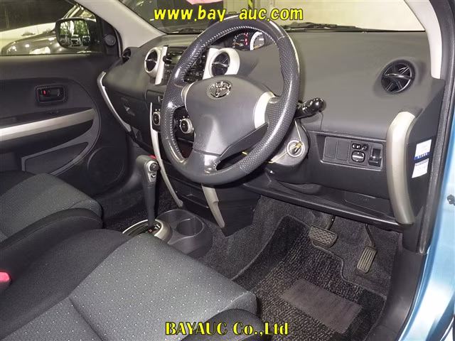 TOYOTA IST