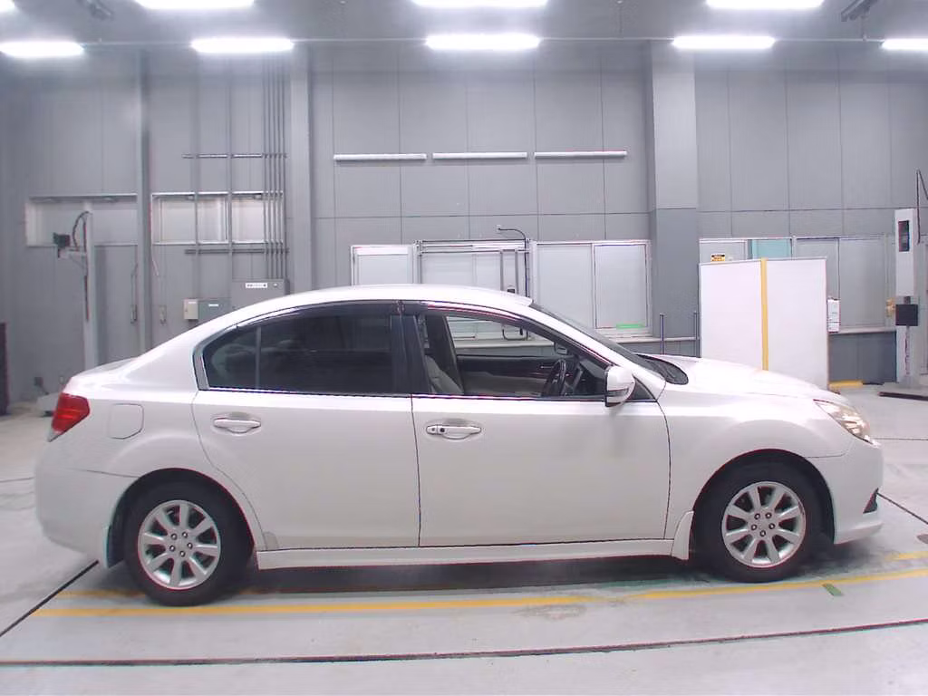 SUBARU LEGACY B4