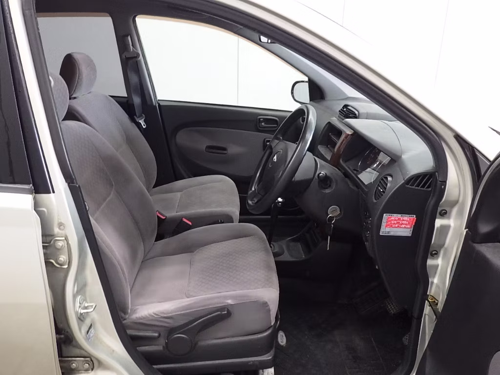 DAIHATSU MIRA AVY