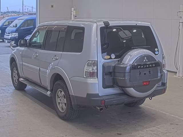 MITSUBISHI PAJERO