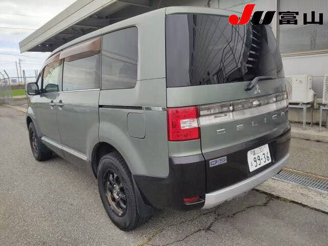 MITSUBISHI DELICA D:5