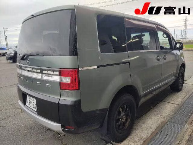 MITSUBISHI DELICA D:5