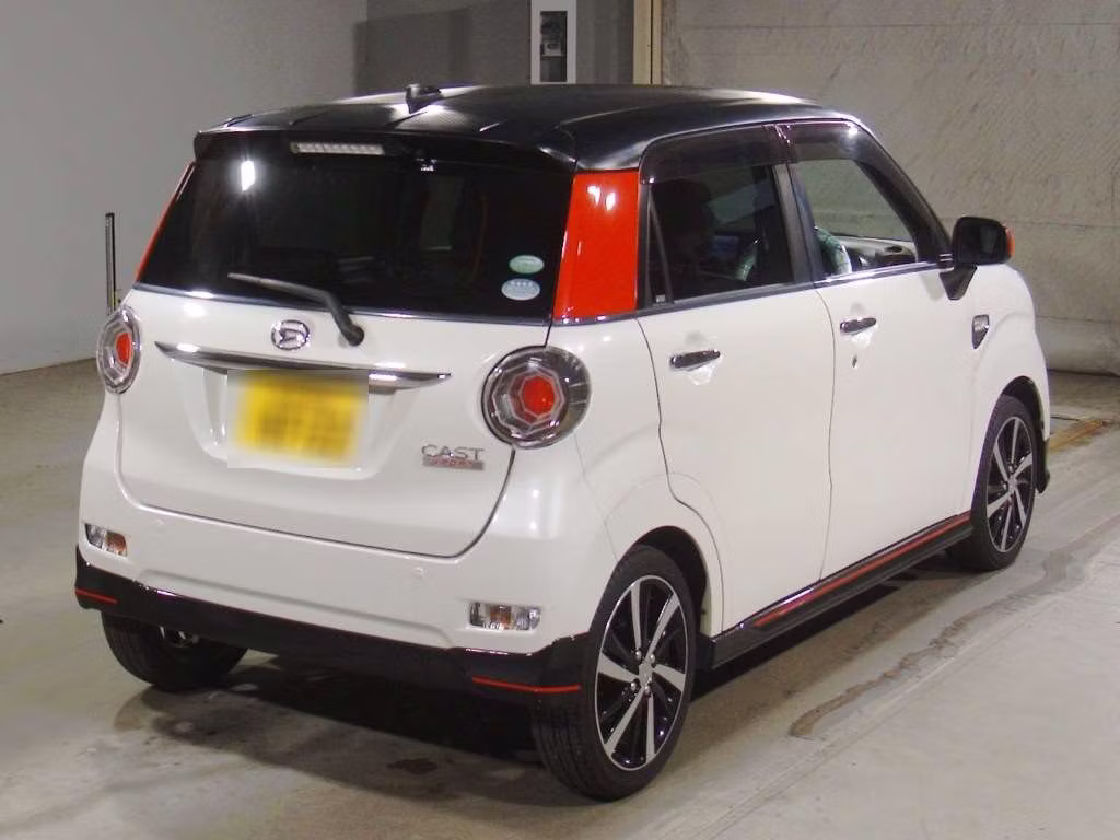DAIHATSU CAST