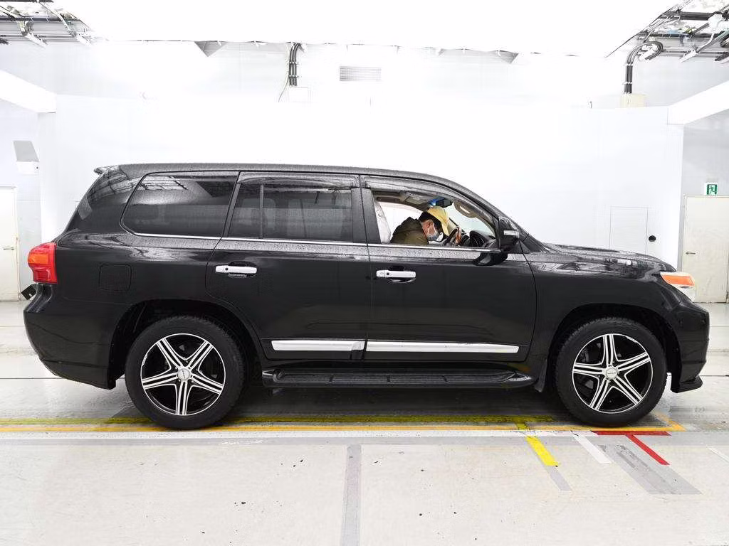 TOYOTA LAND CRUISER