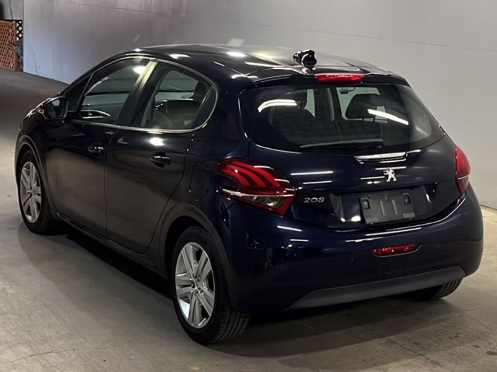 PEUGEOT 208