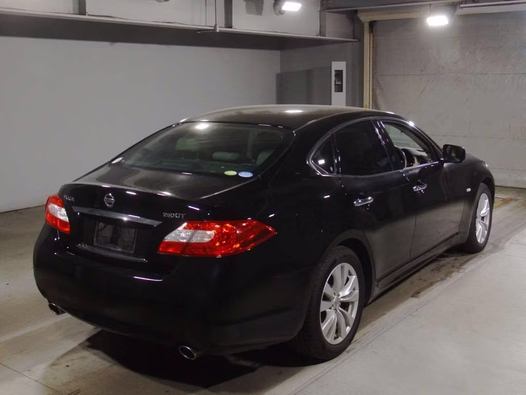 NISSAN FUGA