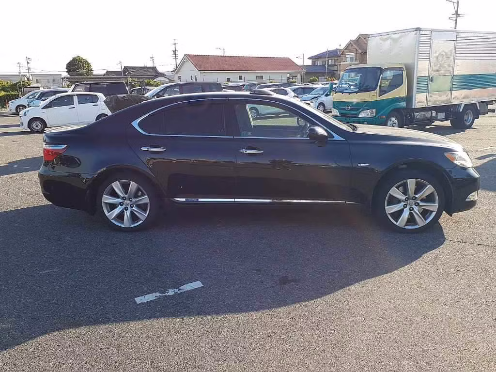 LEXUS LS600H