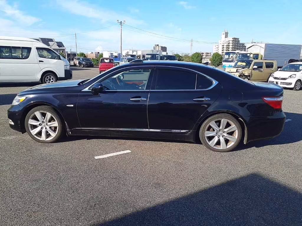 LEXUS LS600H