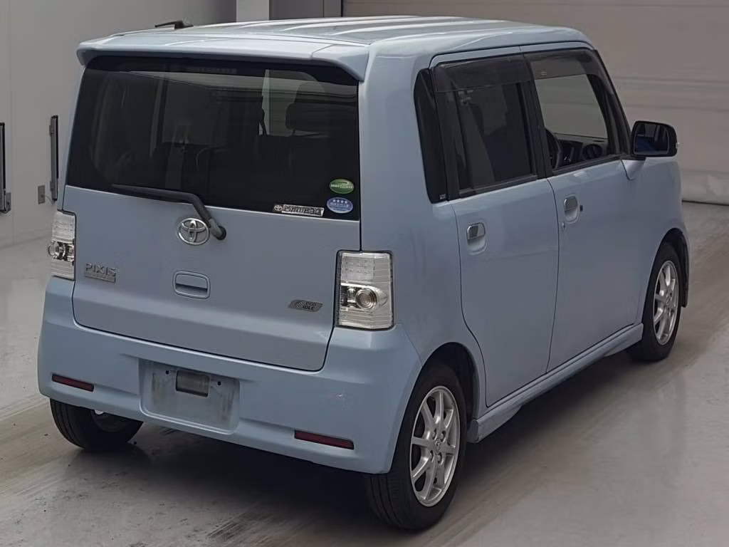 TOYOTA PIXIS SPACE