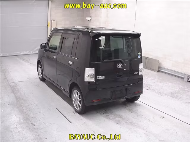 TOYOTA PIXIS SPACE