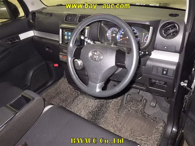 TOYOTA PIXIS SPACE