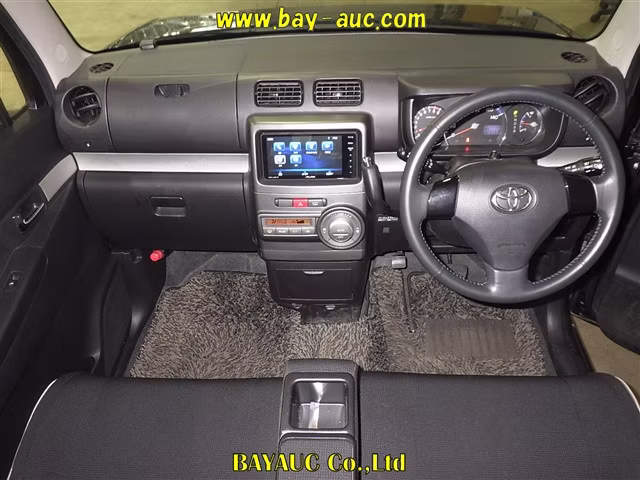 TOYOTA PIXIS SPACE