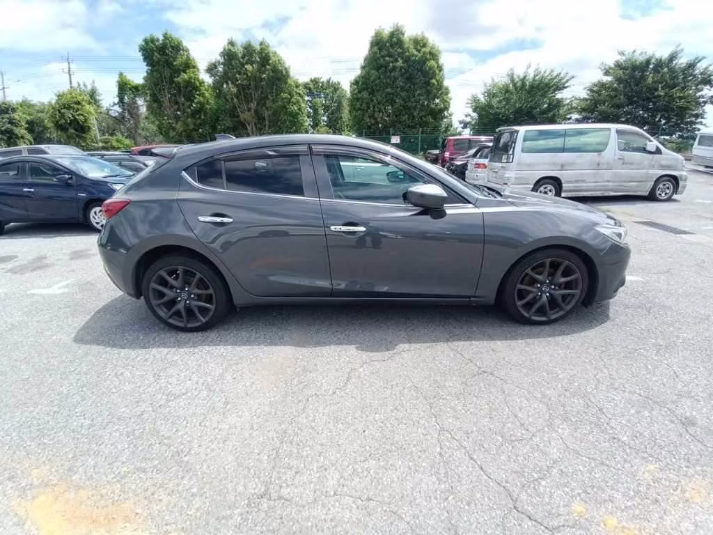MAZDA AXELA