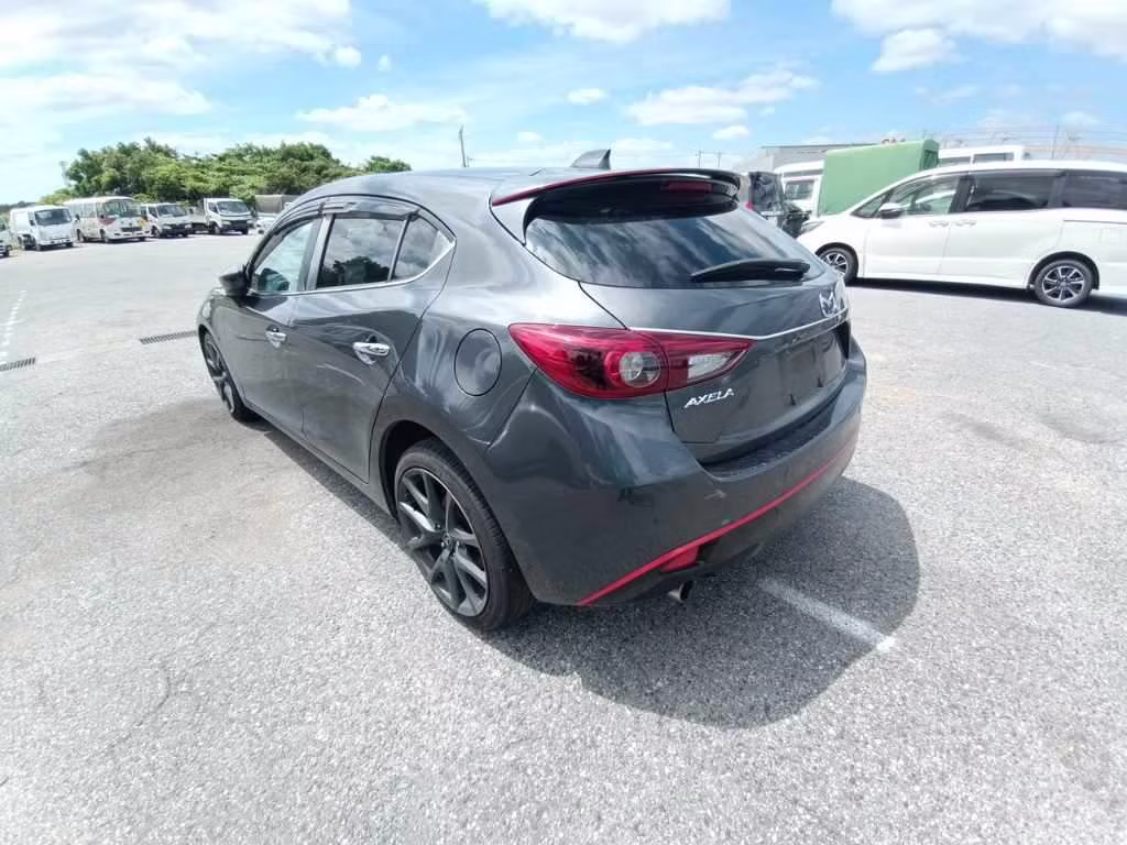 MAZDA AXELA