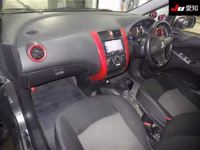 MITSUBISHI COLT