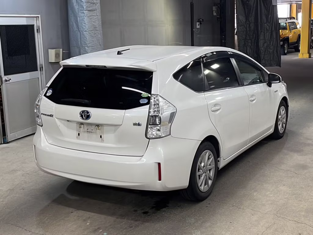 TOYOTA PRIUS ALPHA