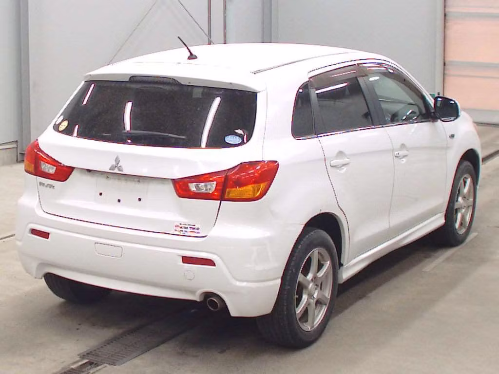 MITSUBISHI RVR