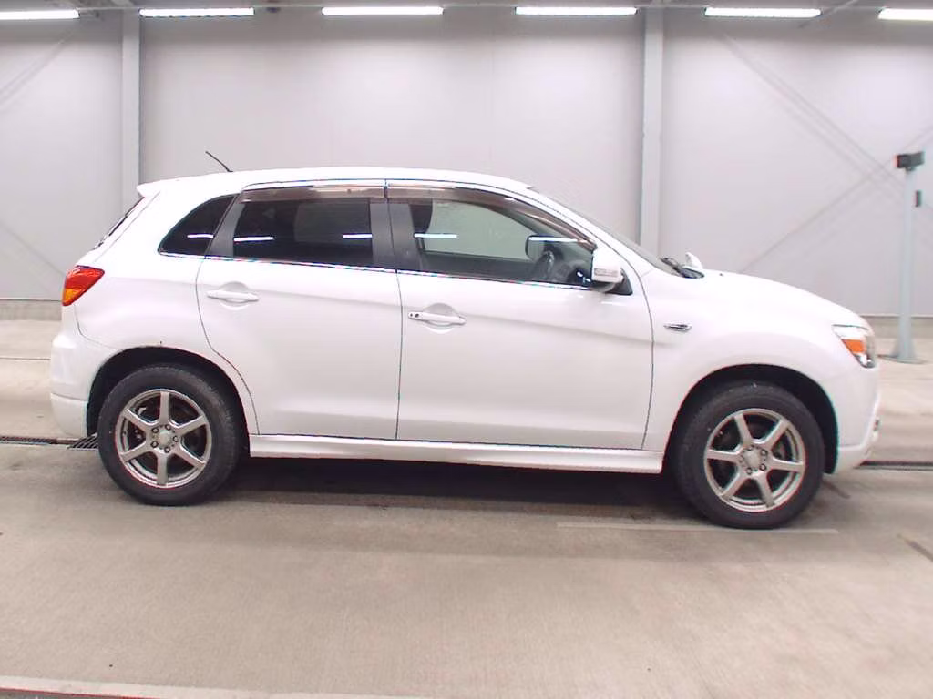 MITSUBISHI RVR