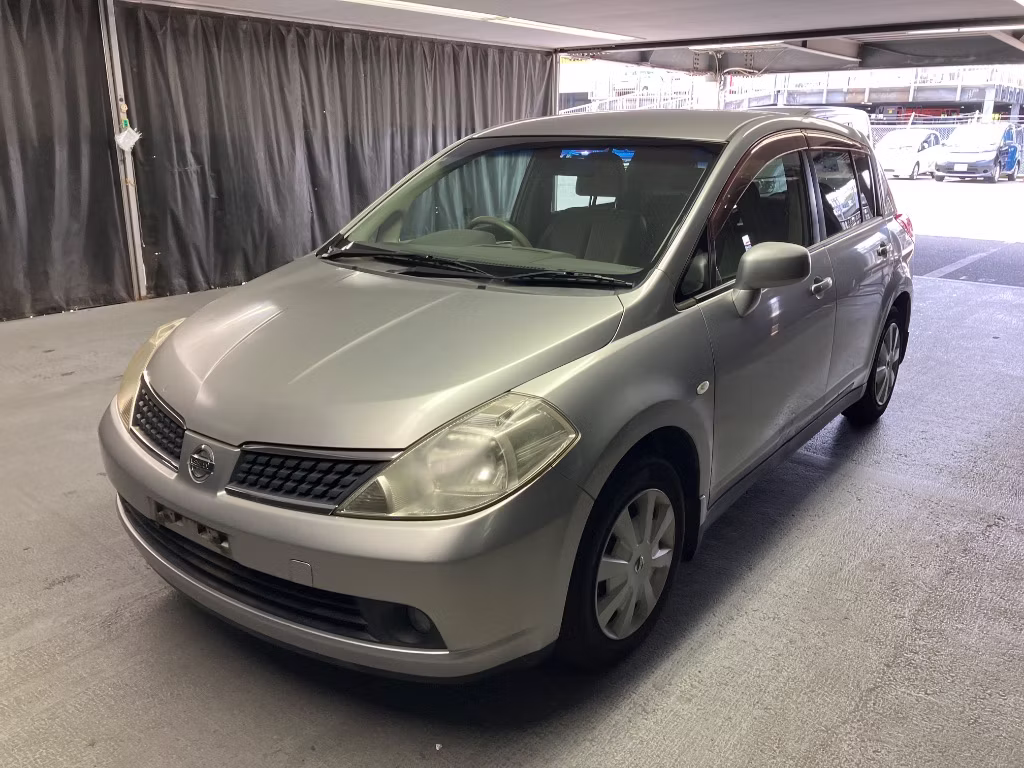 NISSAN TIIDA