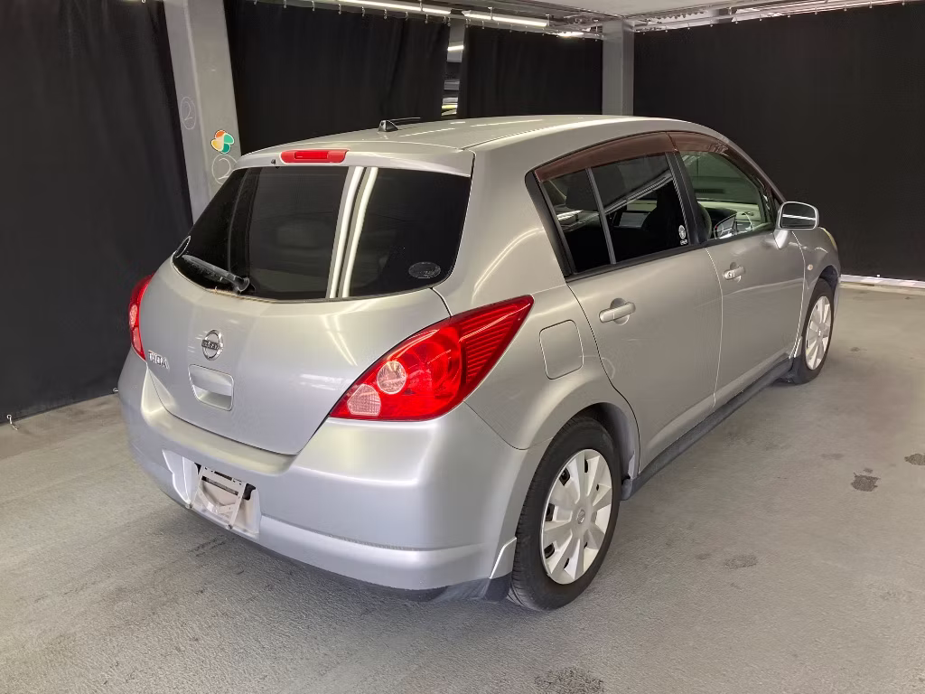 NISSAN TIIDA