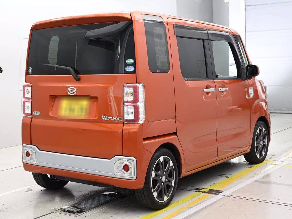 DAIHATSU WAKE