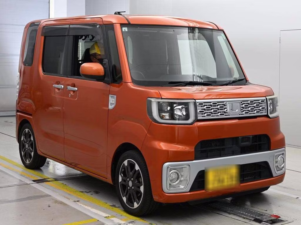 DAIHATSU WAKE