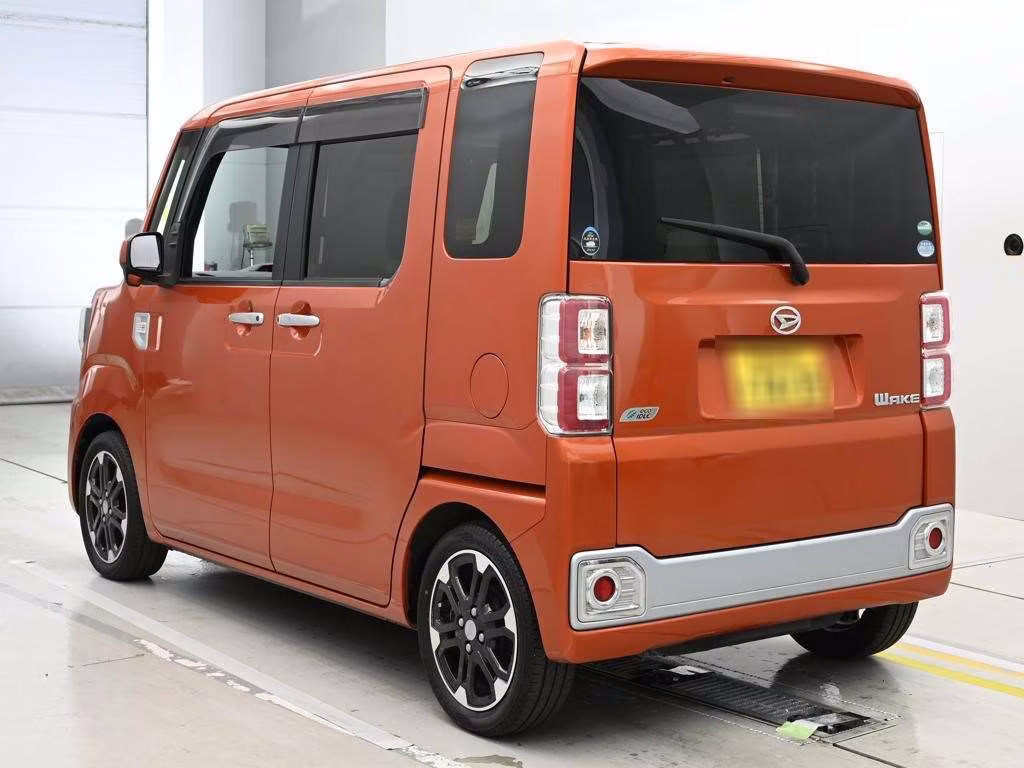 DAIHATSU WAKE