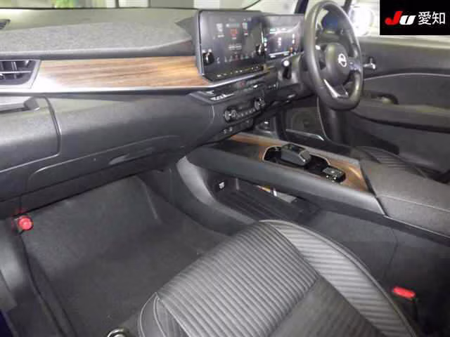 NISSAN AURA
