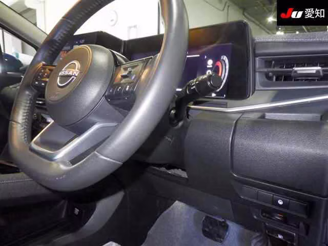 NISSAN AURA