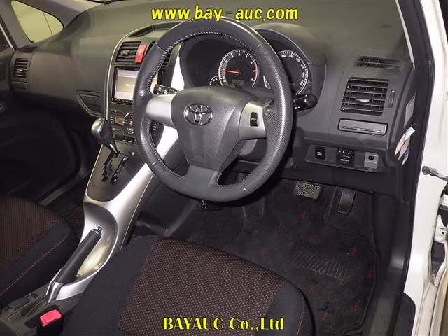 TOYOTA AURIS