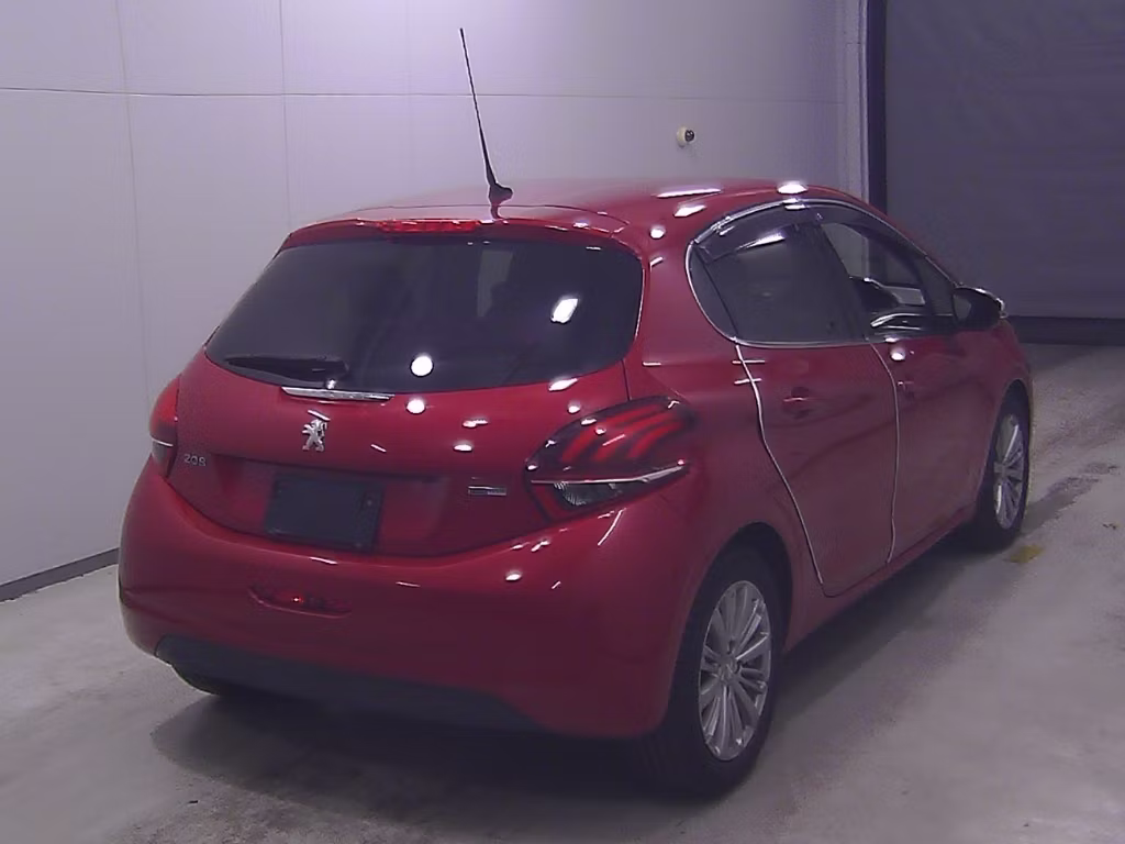PEUGEOT 208
