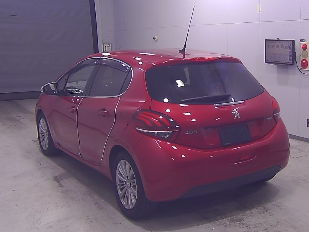 PEUGEOT 208