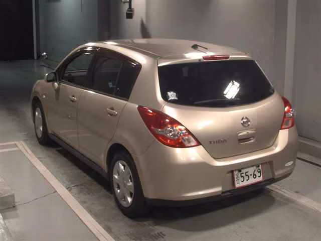 NISSAN TIIDA