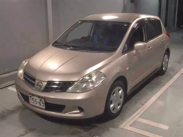NISSAN TIIDA