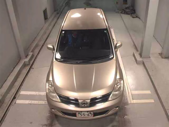 NISSAN TIIDA