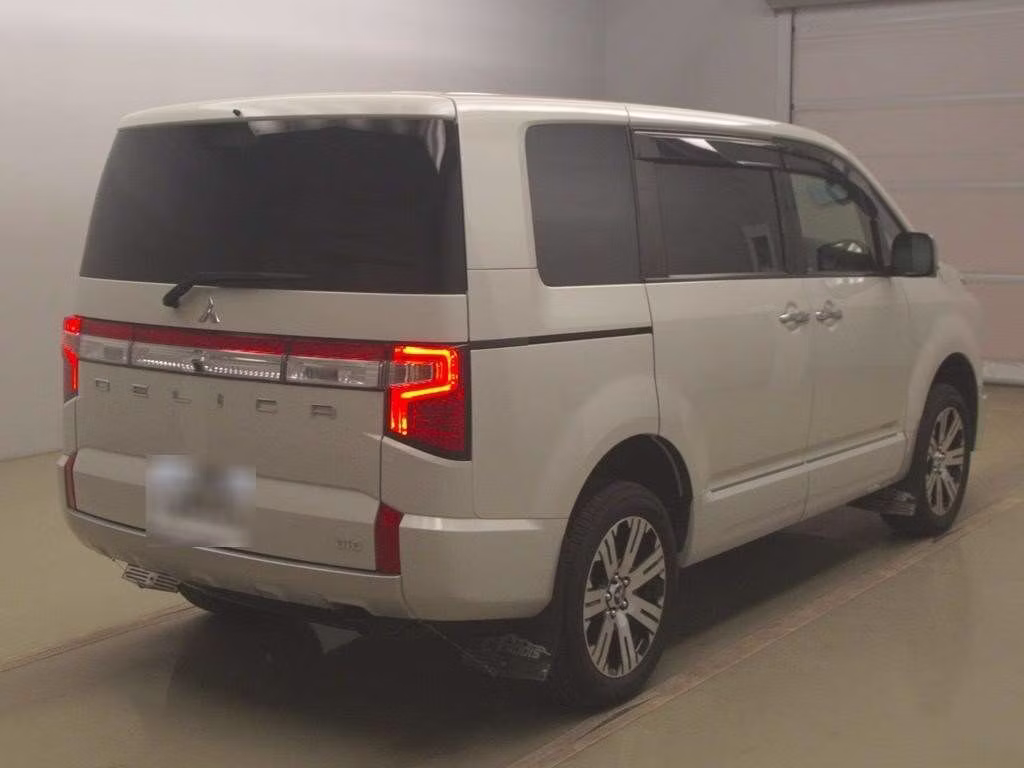 MITSUBISHI DELICA D:5