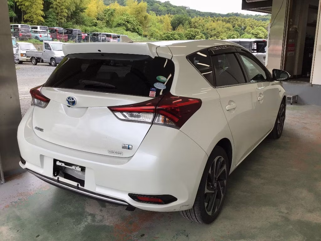 TOYOTA AURIS