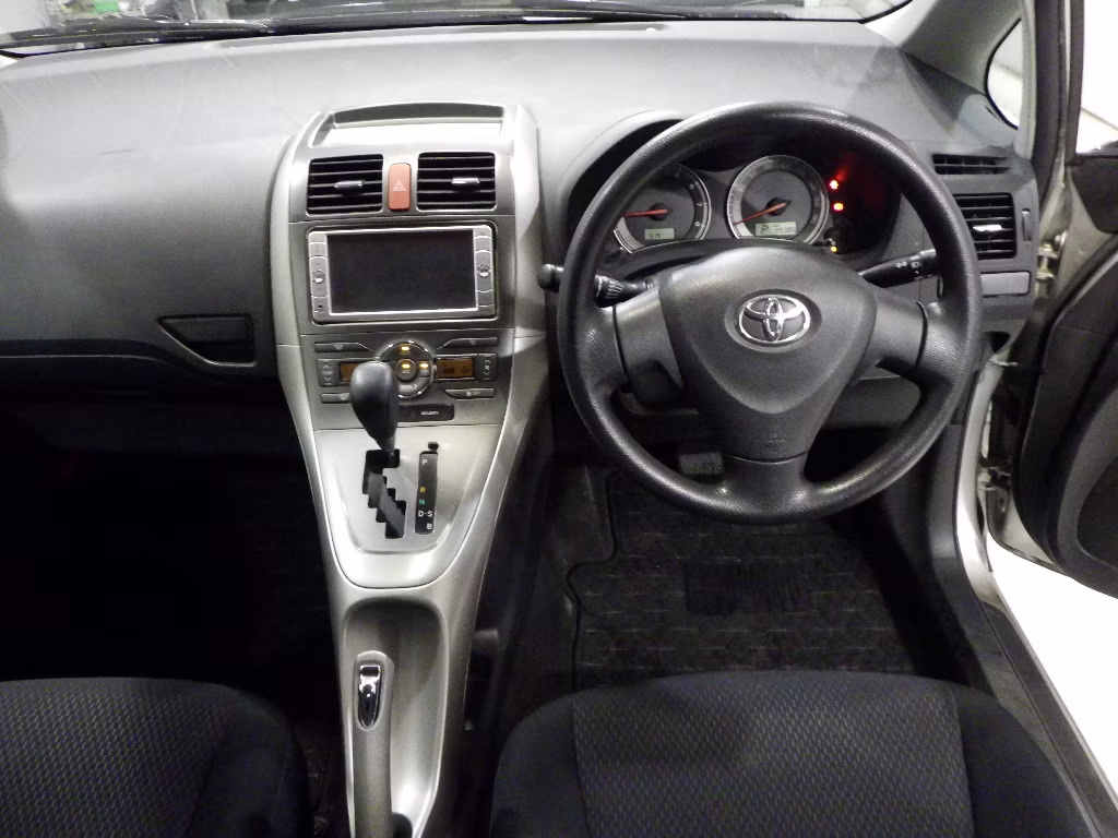 TOYOTA AURIS