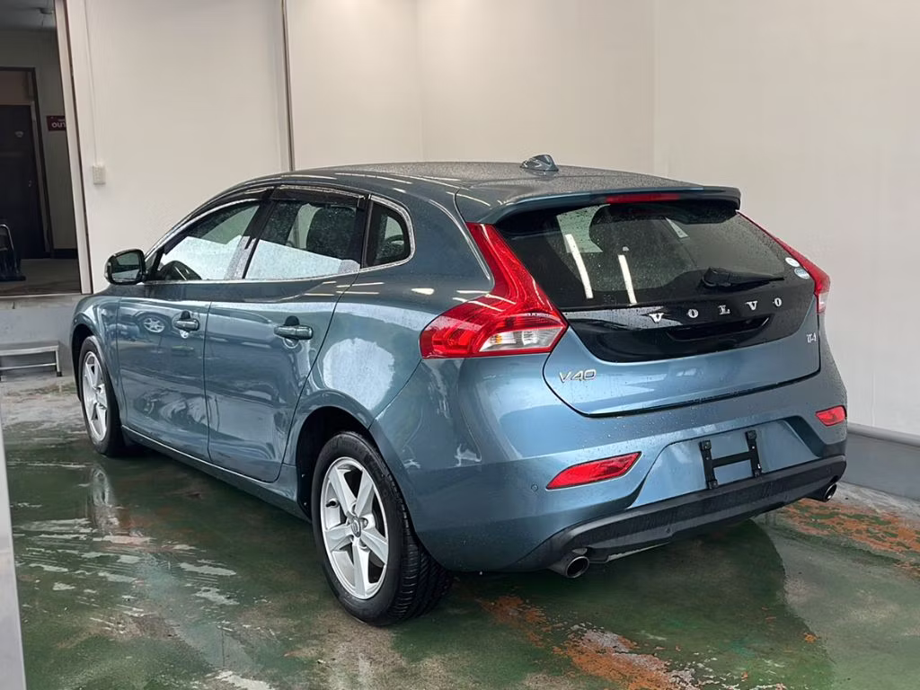 VOLVO V40