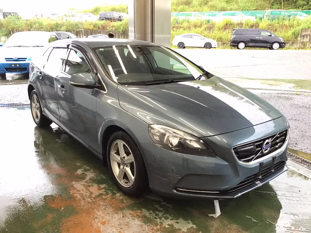 VOLVO V40
