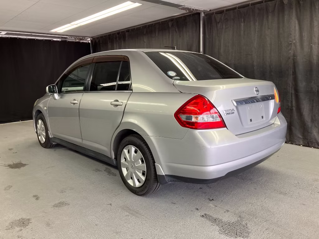 NISSAN TIIDA LATIO