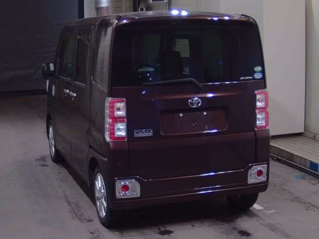TOYOTA PIXIS MEGA