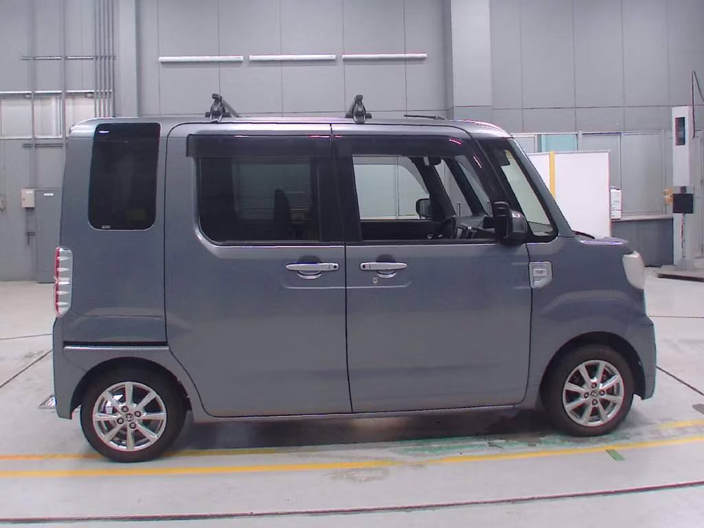 TOYOTA PIXIS MEGA