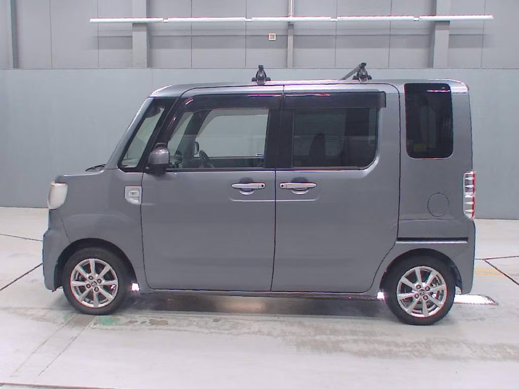 TOYOTA PIXIS MEGA